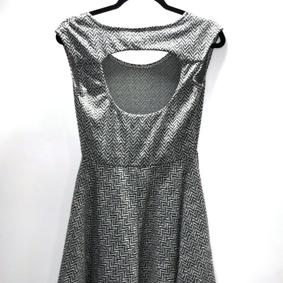 OpenBack dress - Picture 2 of 3